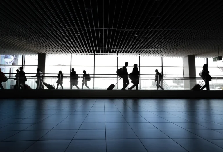 Entrevistas de vistos de imigrante pausadas: o que muda no consulado
